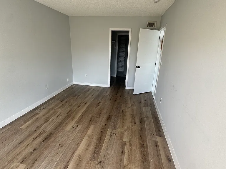 488 NE 18th Ave #205 — Photo 7
