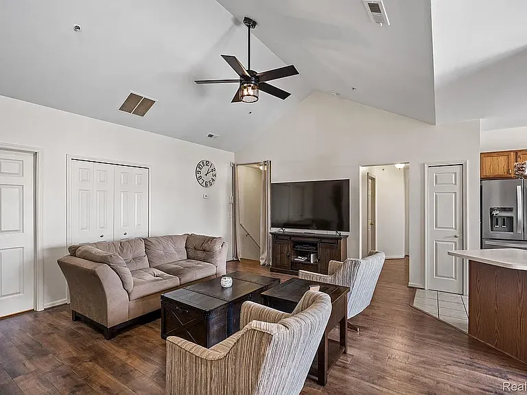 17200 Addington Dr — Photo 34