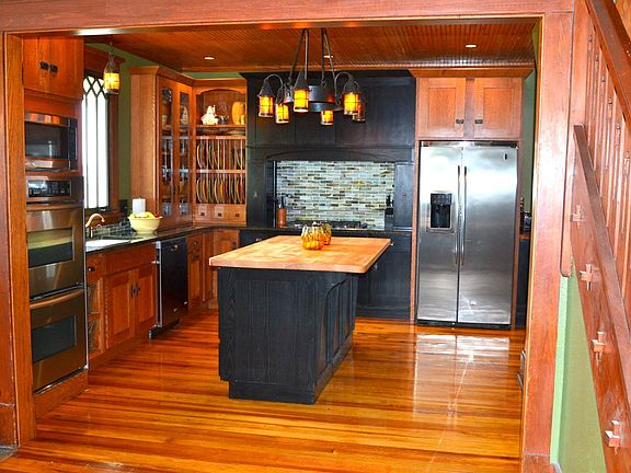 Custom Qtr Sawn Oak Cabinets