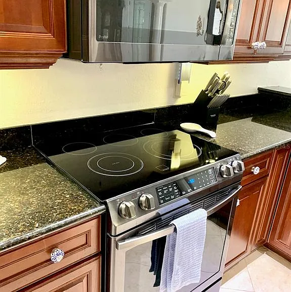24312 Westgate Blvd — Photo 12