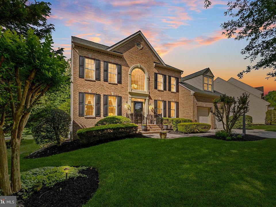 1st image of 1325 Bluegrass Way