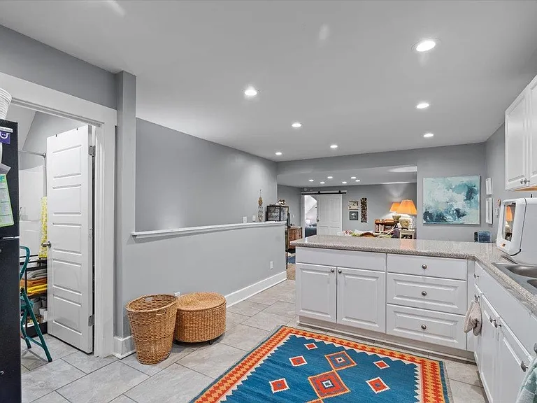 227 N Willett St #103 — Photo 6