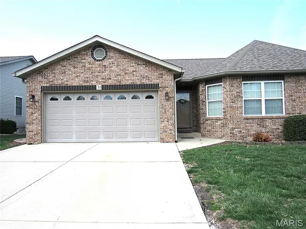 71 Brooks Dr, Bethalto, IL 62010