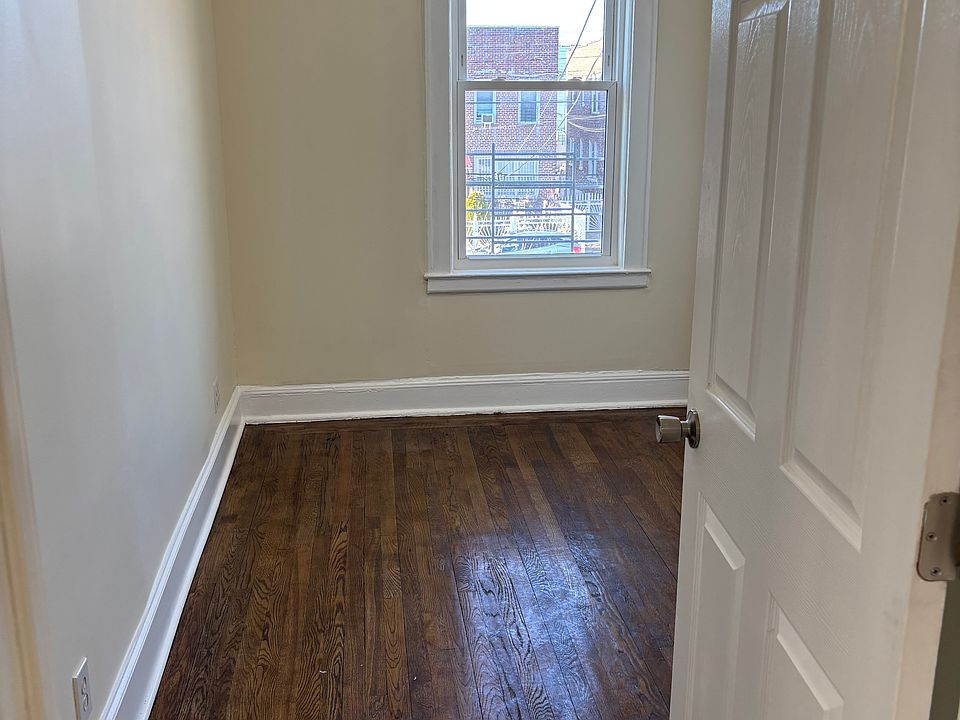 1st image of 2856 Randall Ave