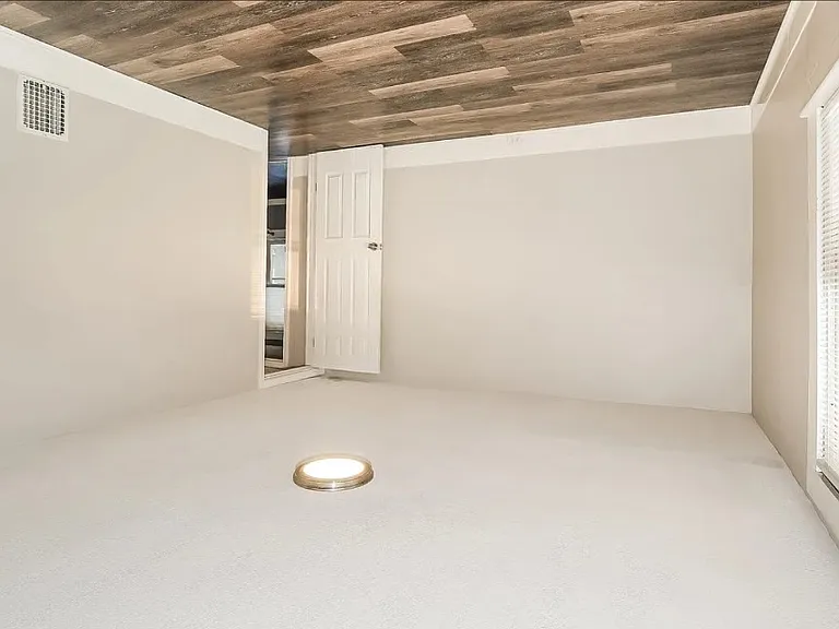 276 21st St NW — Photo 5