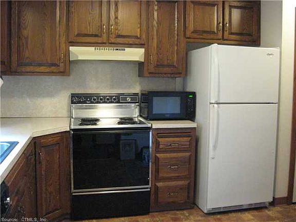 2nd image of 31 Wynwood Dr