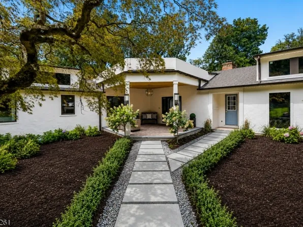 101 Peachcroft Dr, Bernardsville Boro, NJ 07924
