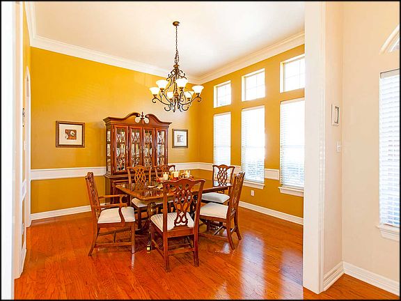 5th image of 622 Whiteoak Ln