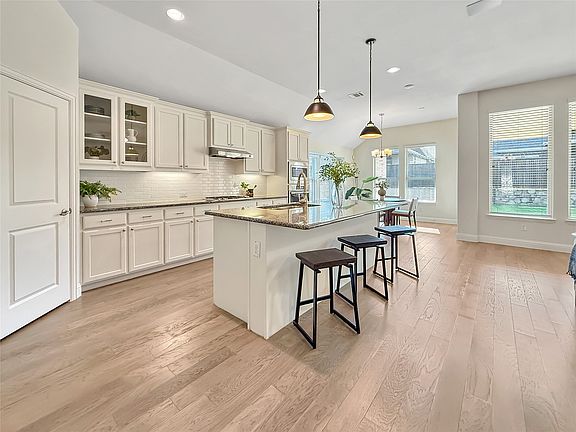 2nd image of 3615 Boston Cir