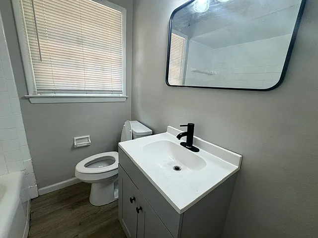 1519 Baker St — Photo 11