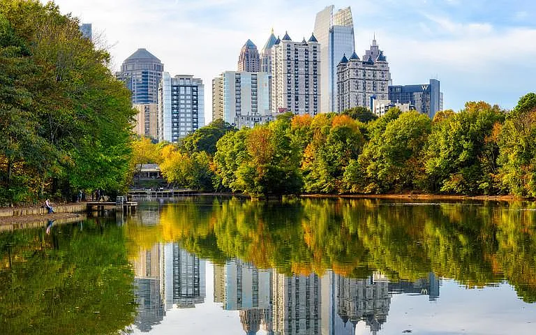 Easy walk to midtown shops and restaurants!