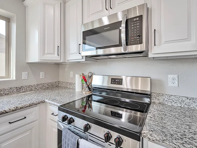 2203 W Palomino Dr — Photo 13