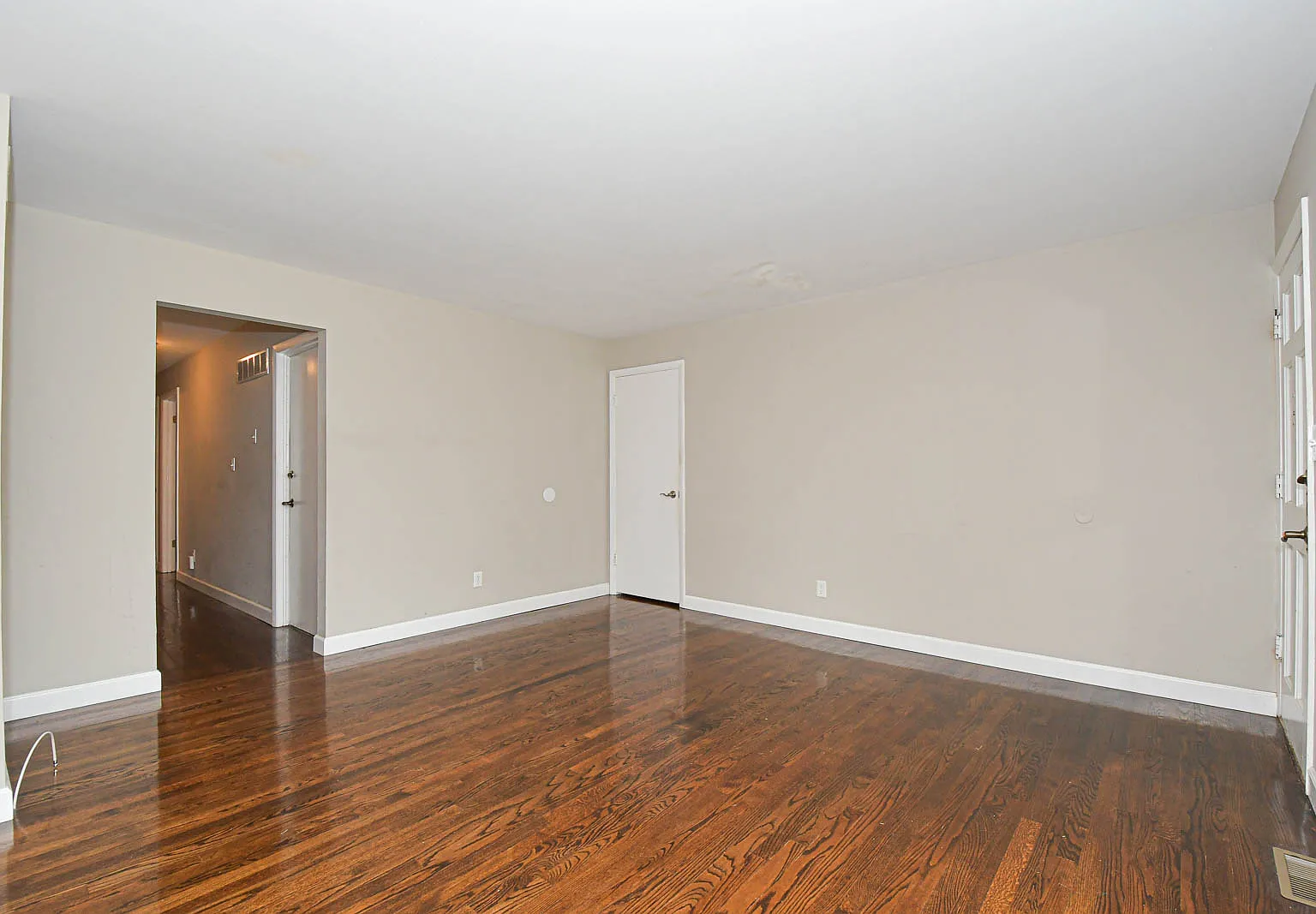 3 bed, 1260 sqft, $1,745 — Photo 4