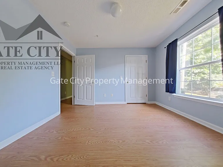 905 Hanahan Ct #1B — Photo 6