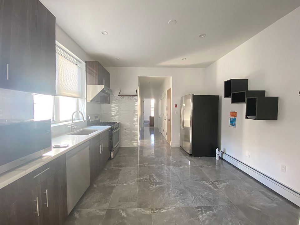 1st image of 311 Marine Ave #2