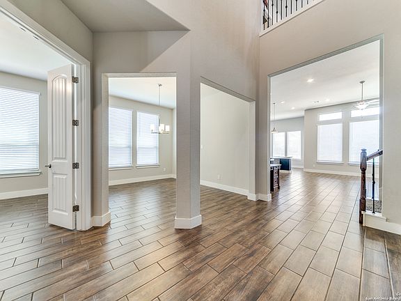 4th image of 122 TELFORD WAY