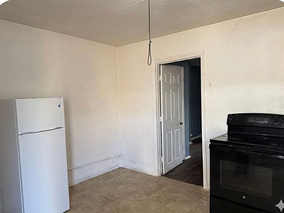 2nd image of 1921 Emerson Dr #3