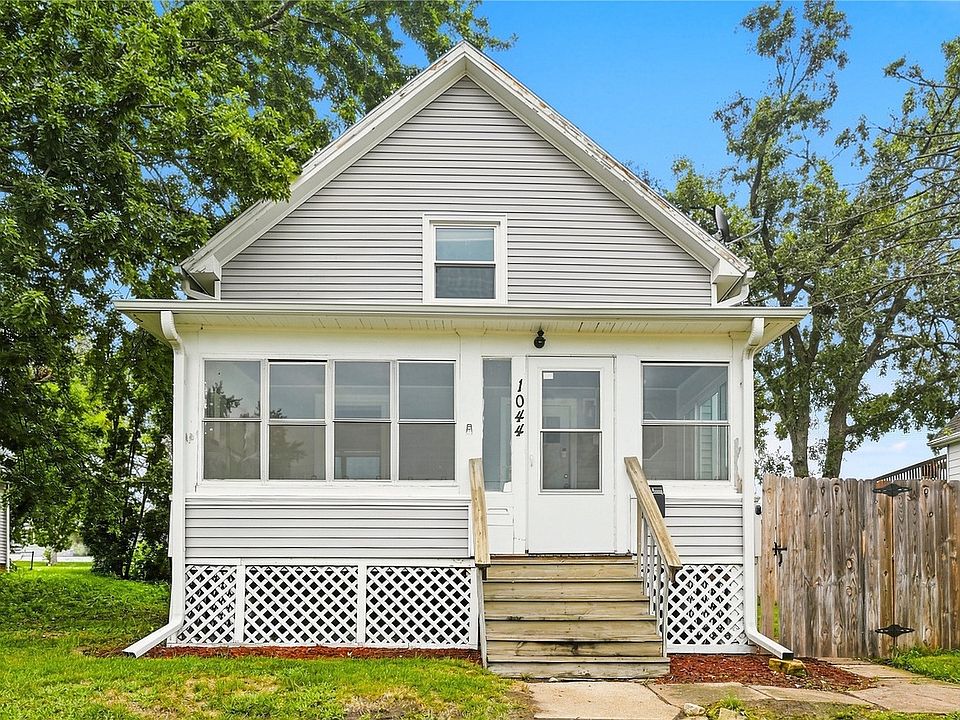 1st image of 1044 17th St NE
