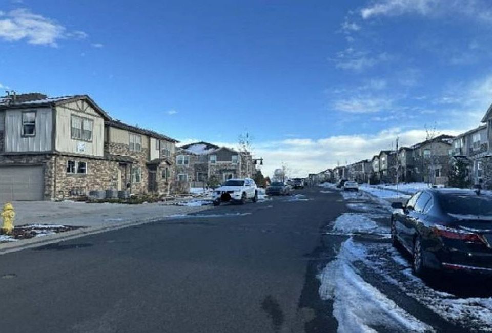 Exterior Neighborhood (street photo)