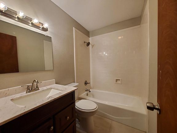 5th image of 3328 Pakenham Dr