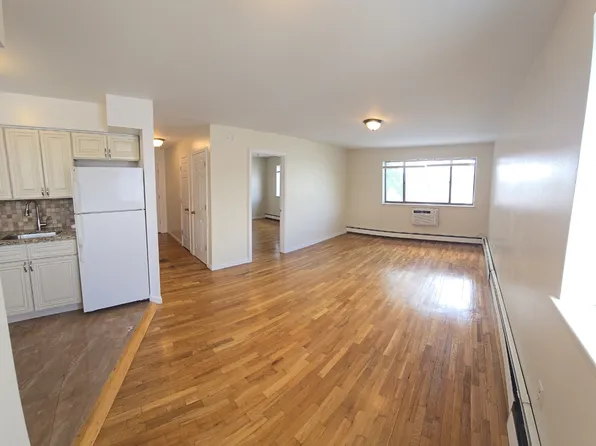5923 157th St #3A, Flushing, NY 11355