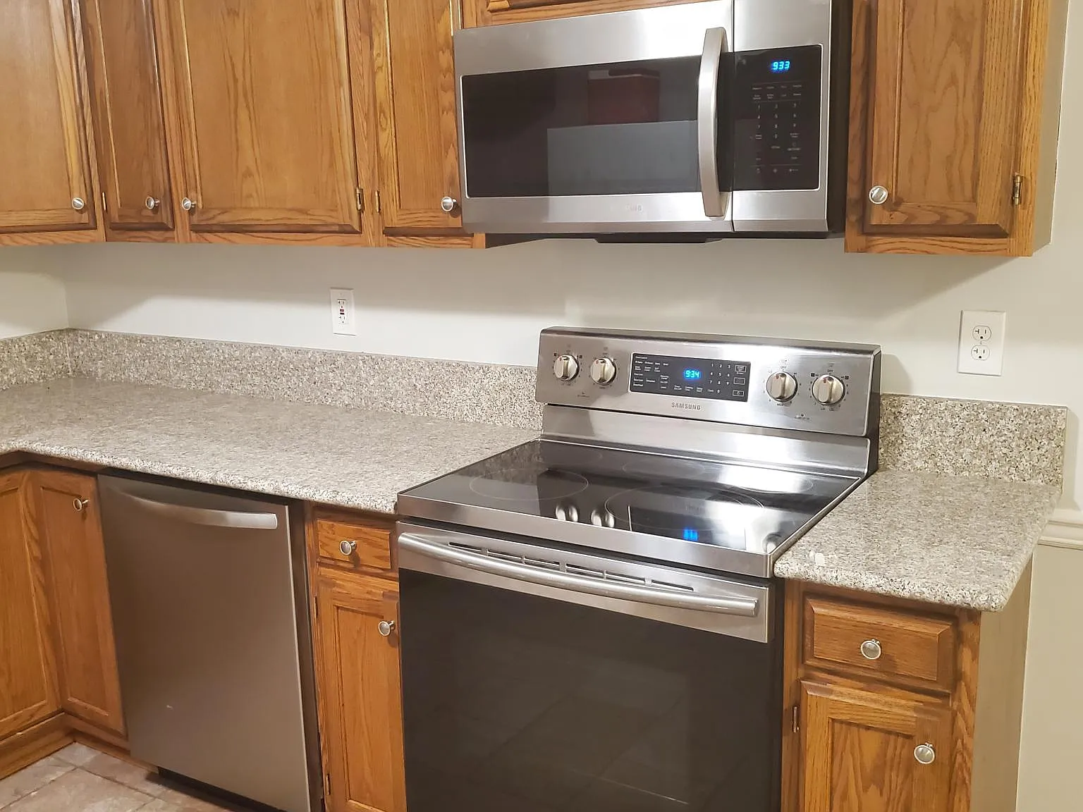 108 Lyndale Ct — Photo 3