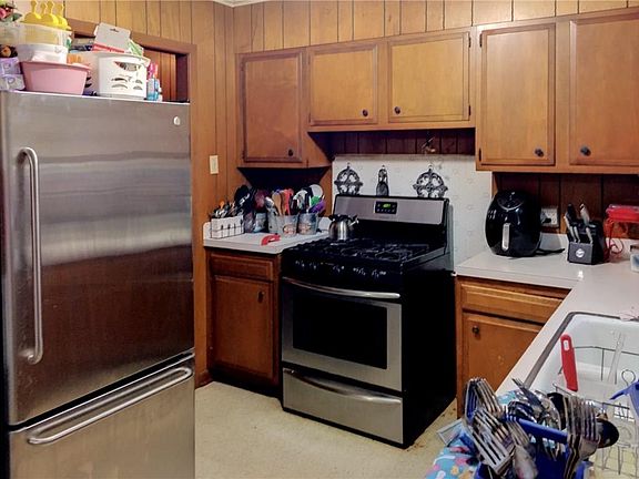 2nd image of 533 Ash St