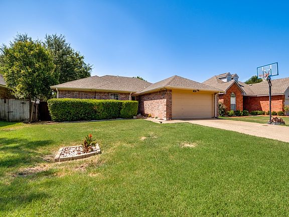 2nd image of 1413 Mockingbird Ln