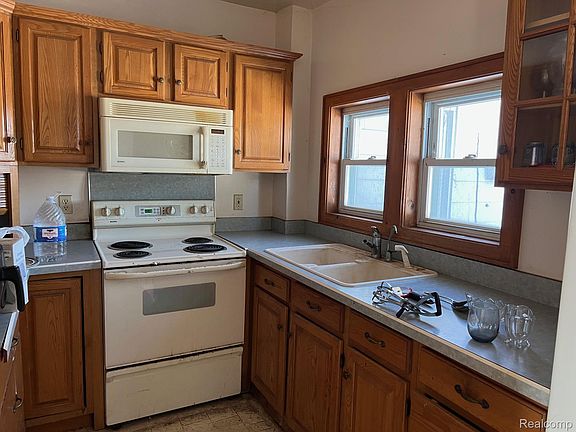 4th image of 4896 Stanley Rd