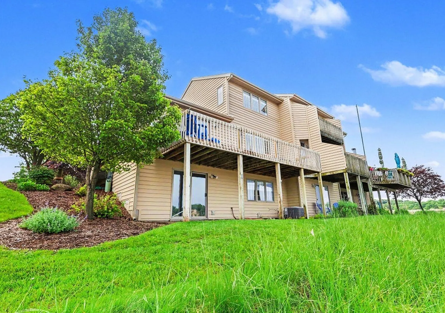 Condo For Rent 1410 E Harbour Towne Circle — Photo 2