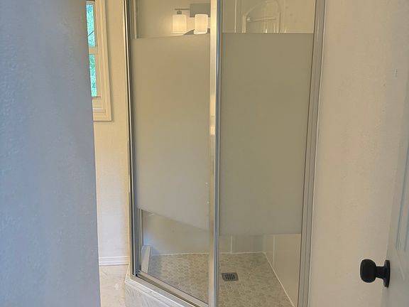 brand new Stand up shower