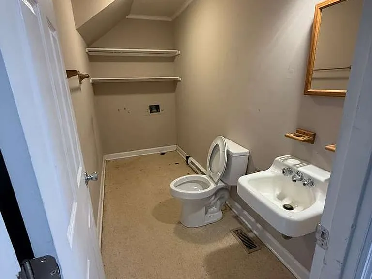 231 W Colonial Dr — Photo 9