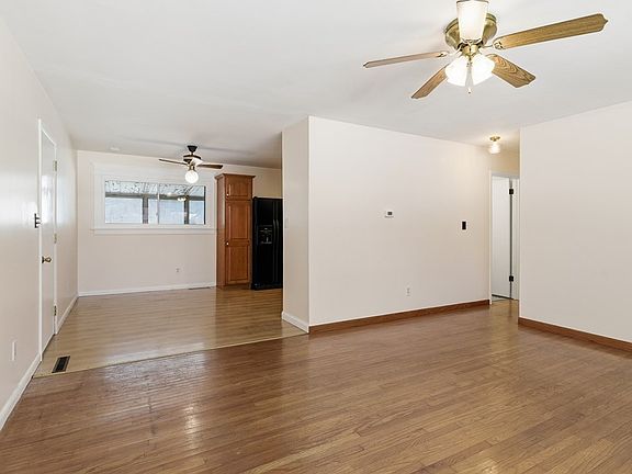 4th image of 98 Tamarac Dr