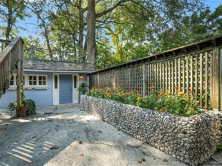 2378 Glenwood Dr NE — Photo 10