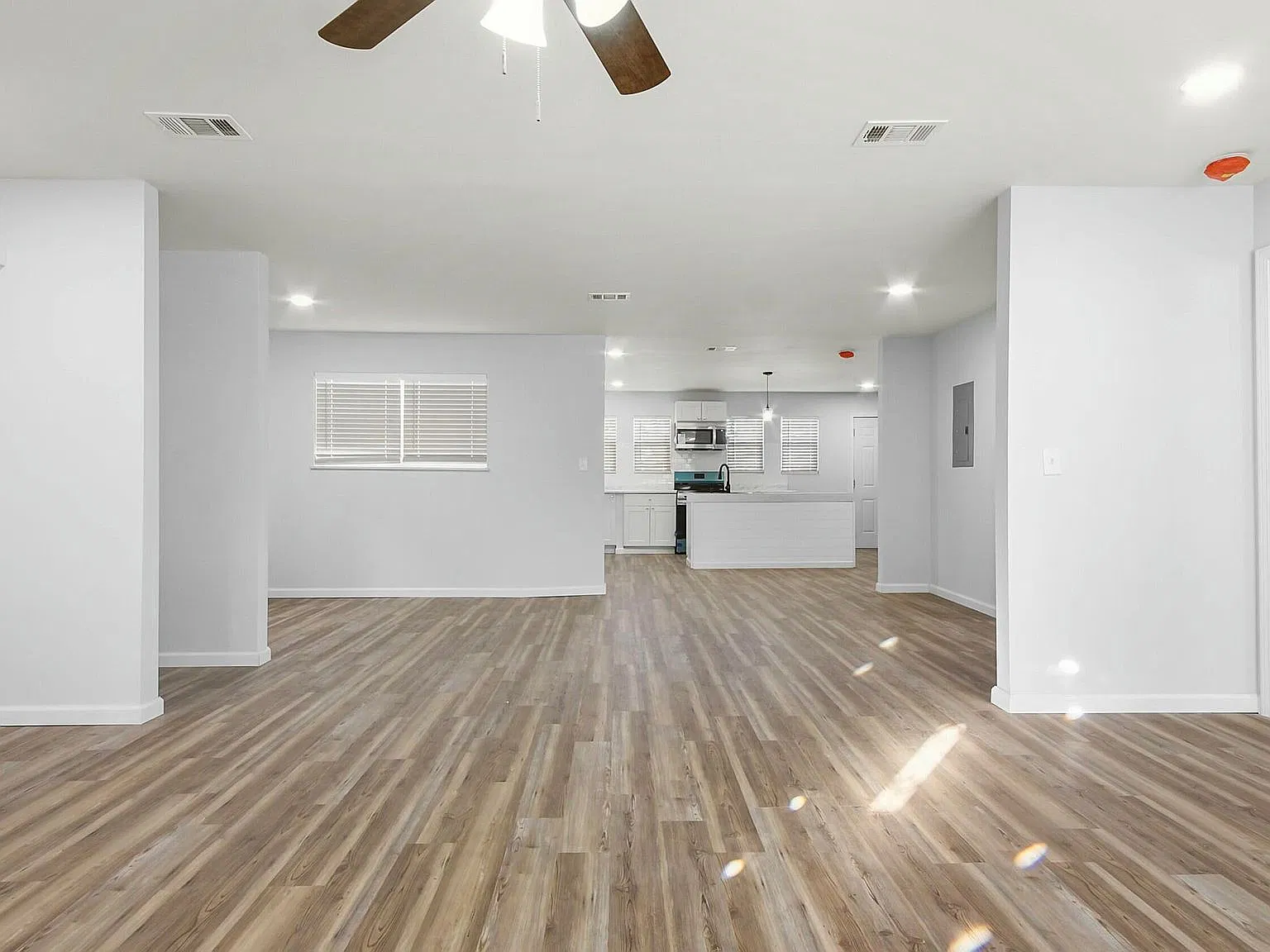 4 bed, 1846 sqft, $2,350 — Photo 3