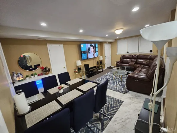 367 College Dr, Edison, NJ 08817