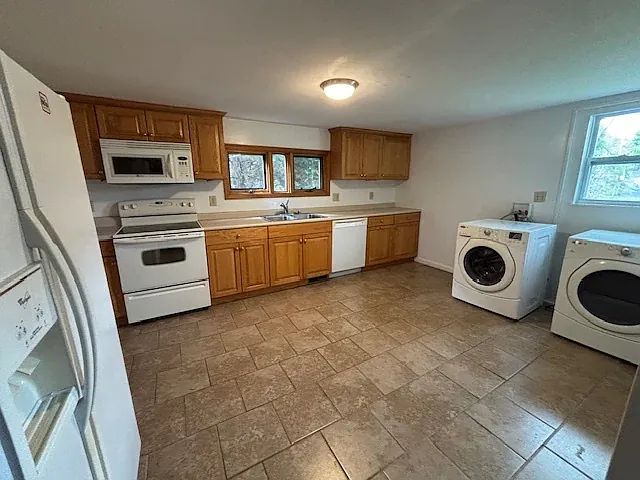 2 bed, 1400 sqft, $1,500 — Photo 3