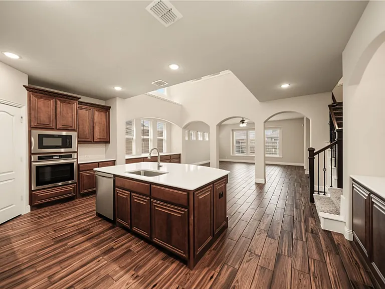 504 Ridgewater Trl — Photo 8