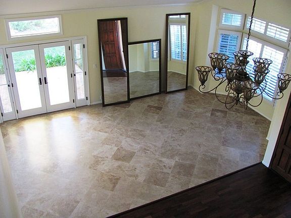 Unfurnished Living Room