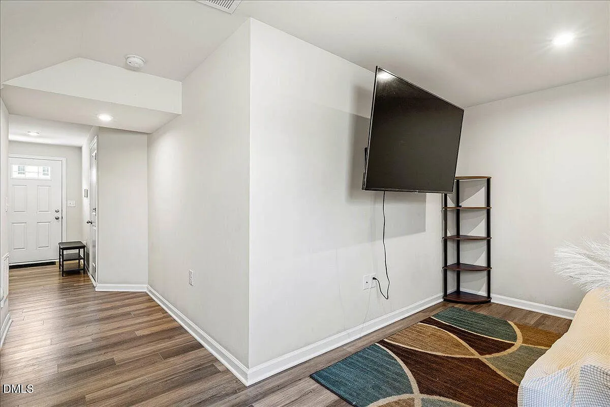 3 bed, 2.5 bath, $1,850 — Photo 4