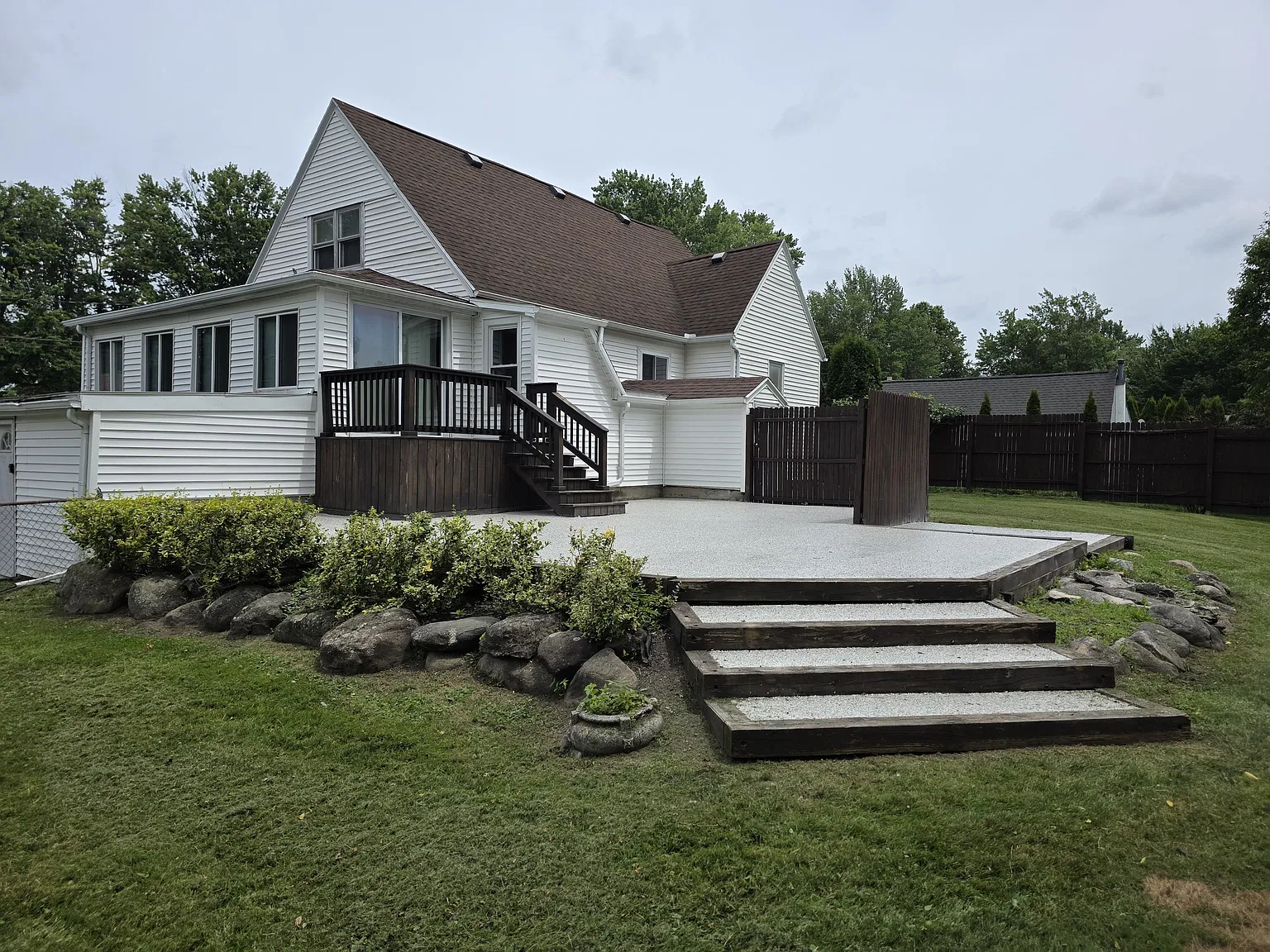 5 bed, 1768 sqft, $3,825 — Photo 2