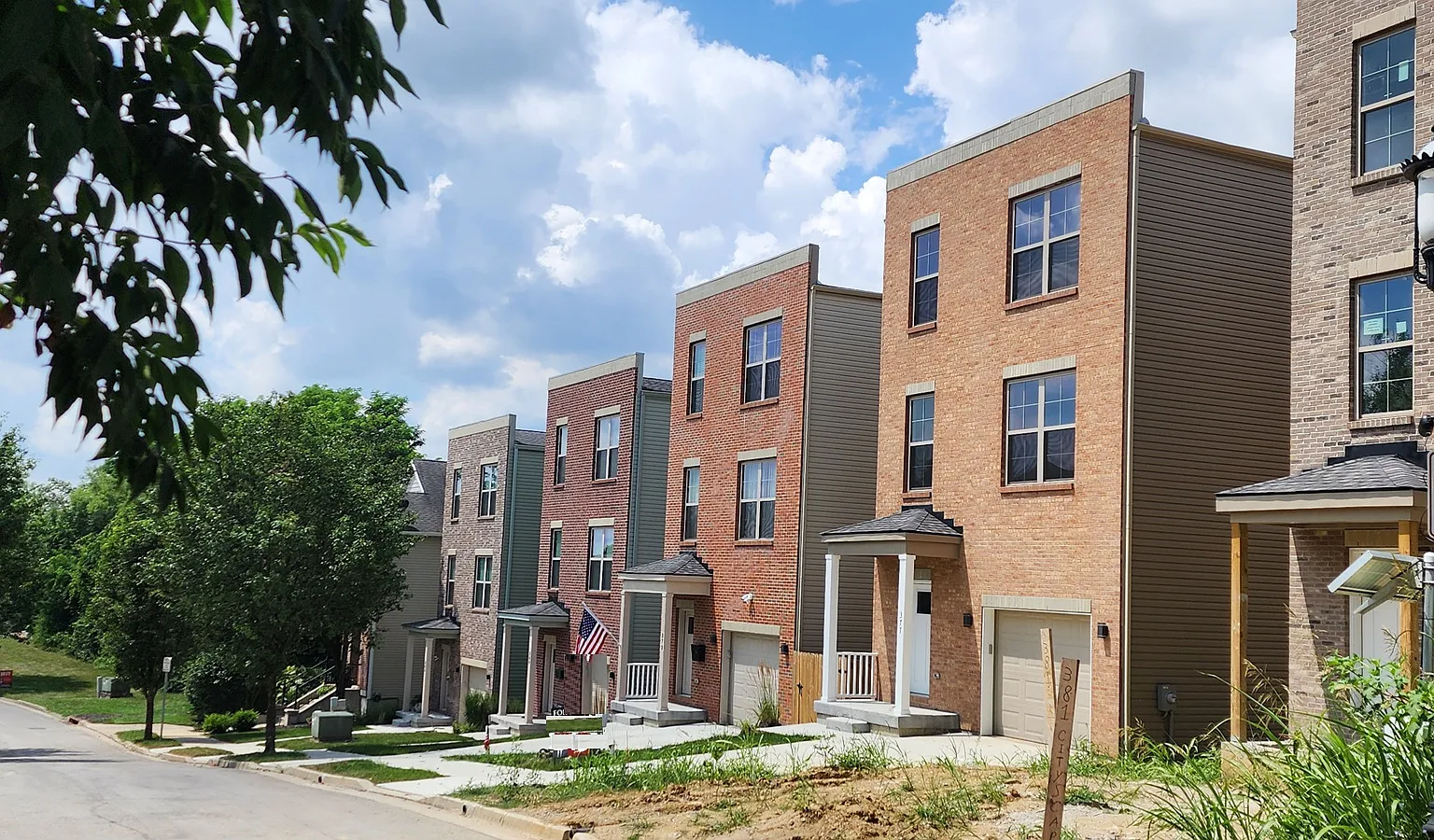 3 bed, 2169 sqft, $3,000 — Photo 1