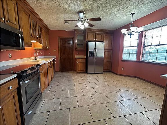 4th image of 120 Kingston Dr