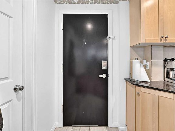 5th image of 1424 S 22nd Ave SW #103