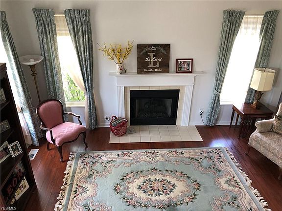 5th image of 725 Pebble Creek Dr