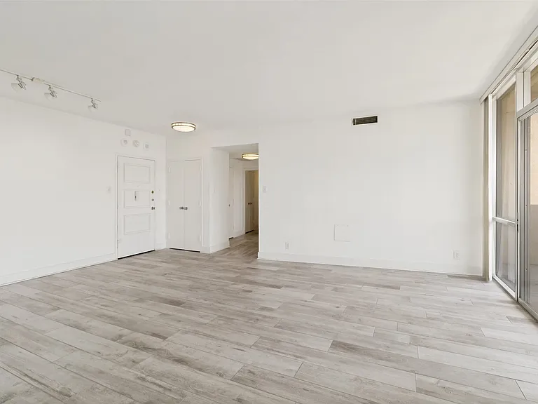 6211 W Northwest Hwy #1004 — Photo 12