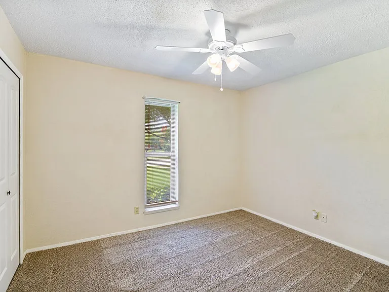 3013 Queens Way — Photo 15