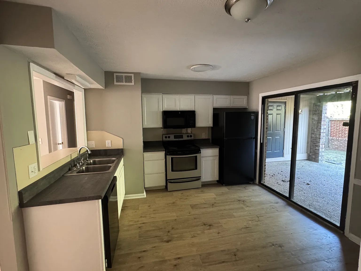 2 bed, 2.0 bath, 1200 sqft, $995 — Photo 3