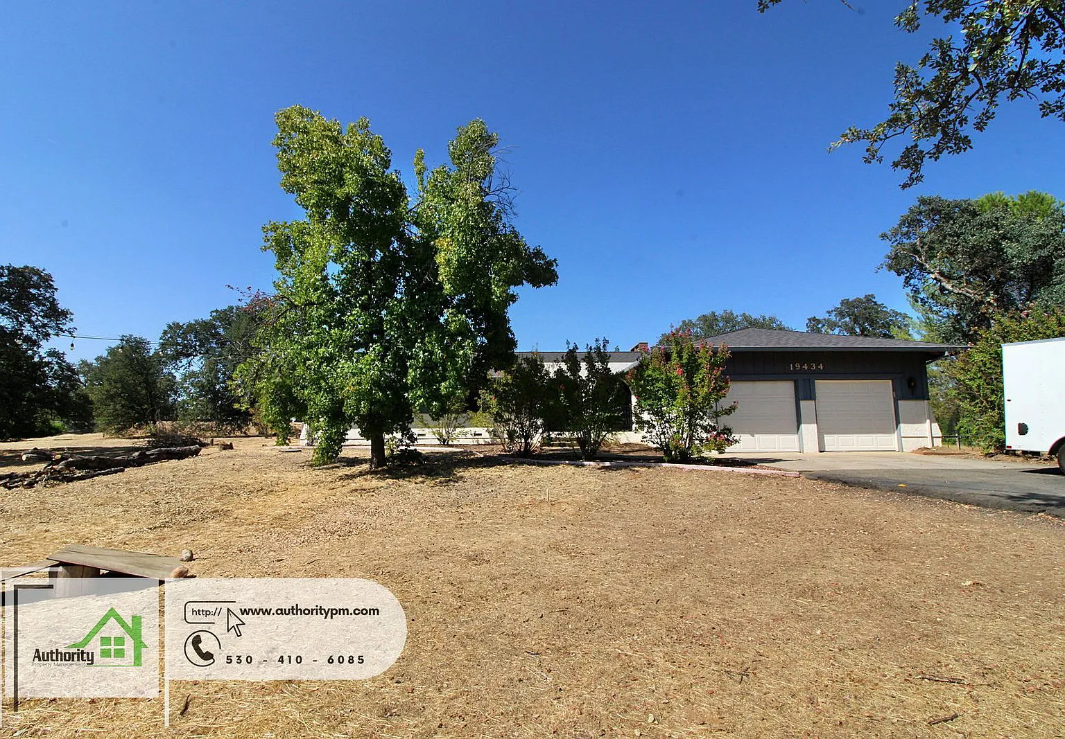 4 bed, 2.0 bath, 2200 sqft, $2,700 — Photo 1