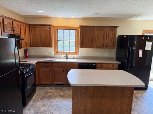 6020 Factor Rd SW, Sherrodsville, OH 44675